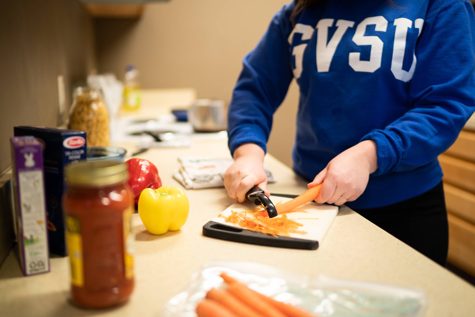 GVSU preparing food